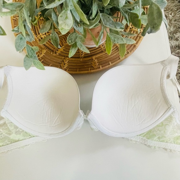 Victoria's Secret Ivory and Lime Bra - Picture 9 of 13